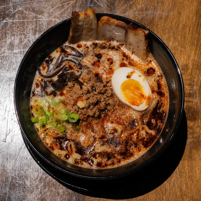 Black Ichi-Kaku Tonkotsu (Creamy Pork Broth)